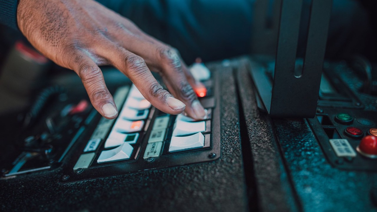 How to Reduce Operational Costs Using AI